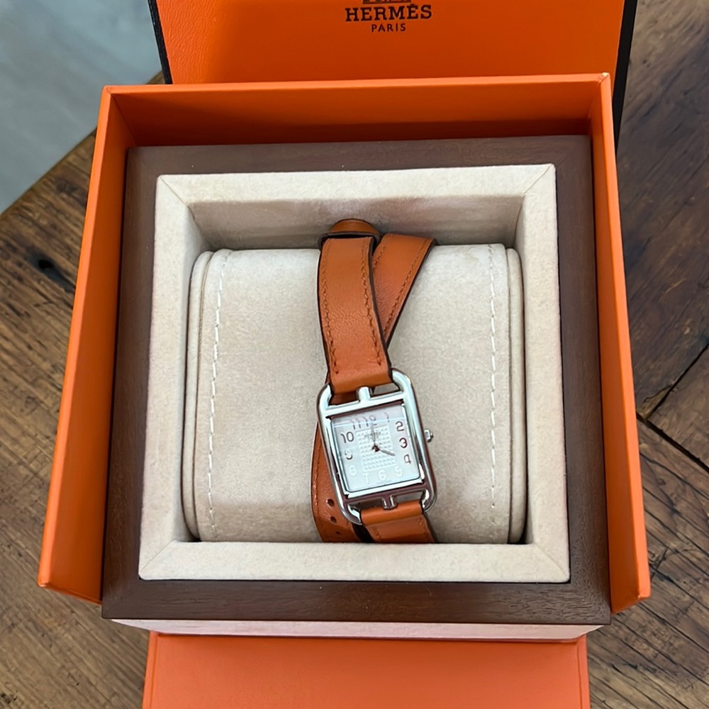 Women’s Hermès Cape Cod watch, quartz, double calfskin strap in iconic orange.